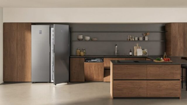 Elettrodomestici Samsung Bespoke AI per una cucina efficiente e intelligente Elettrodomestici Samsung Bespoke AI in cucina con frigorifero, lavastoviglie e piano a induzione per risparmio energetico