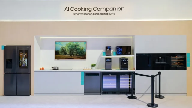 Frigorifero Hisense con display integrato nell'area AI Cooking Companion a IFA 2026
